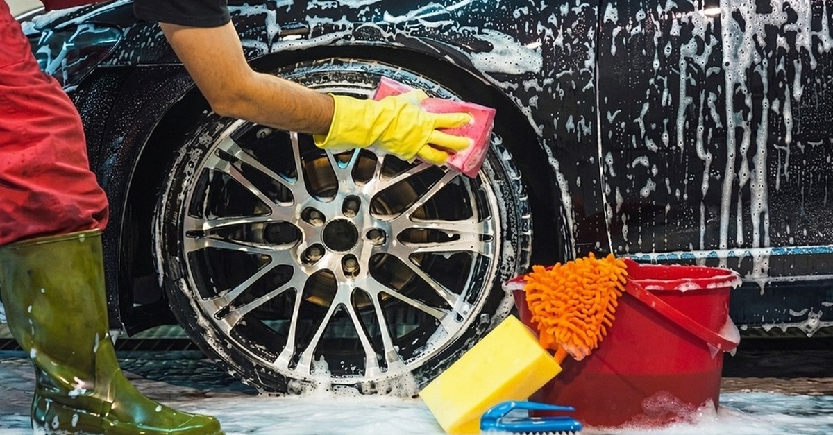 Lavado de coche a mano interior y exterior en Valencia