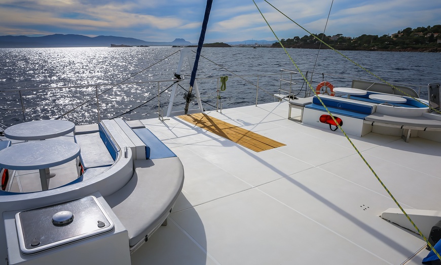 Image 4: Tour a Portitxol en catamarán con comida para 1 persona