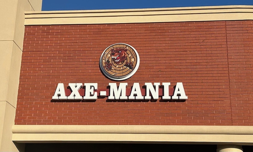 Image 3: Group Axe Throwing Experience Upto 2 to 8 People at Axe Mania