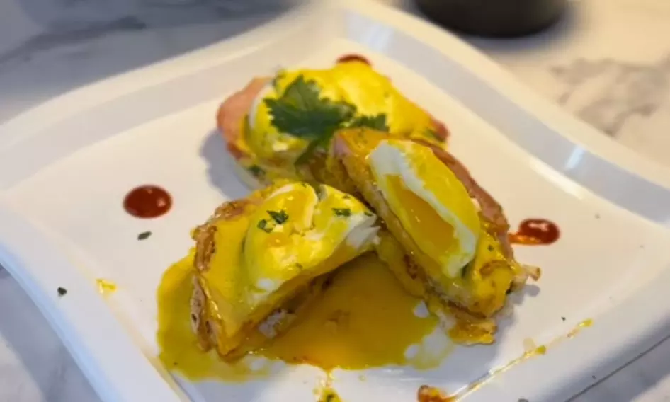Elevated Tapas & Drinks Experience at District 385 Lounge