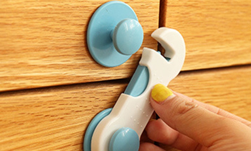 Image 3: Six-Piece Child-Safe Cupboard Locks