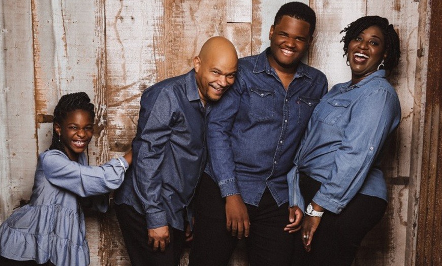 Image 13: Tailored Individual, Couple, Family or Pet Photo Shoot Experience