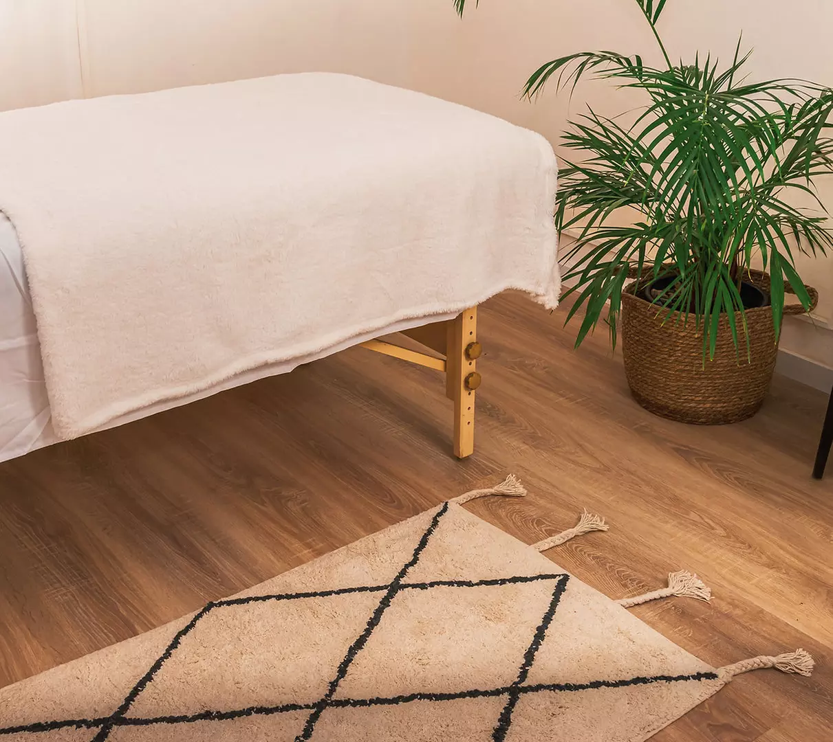 60 or 90-Minute Couples Massage: Swedish, Deep Tissue, or Aromatherapy