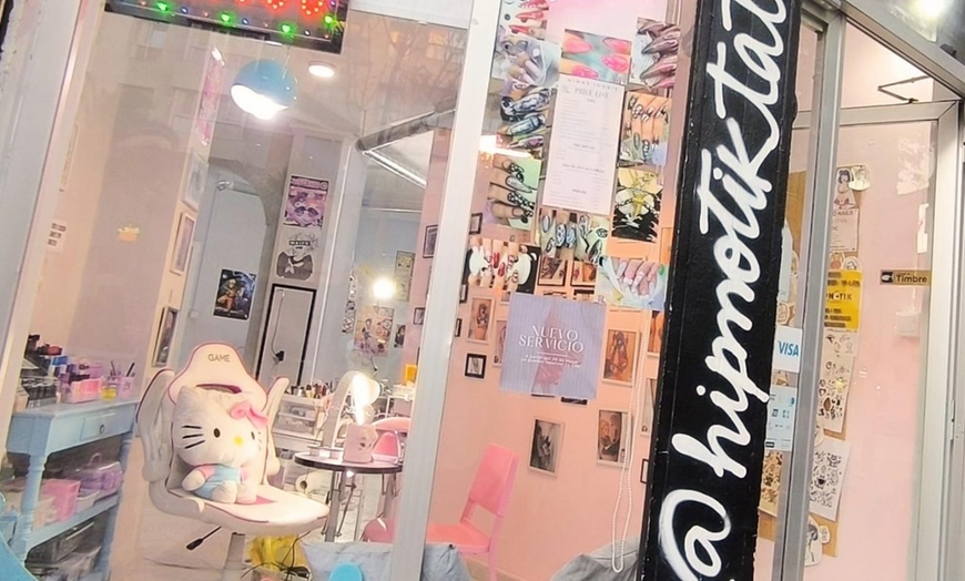 Image 7: Manicura, pedicura o manipedi con esmaltado normal o semipermanente