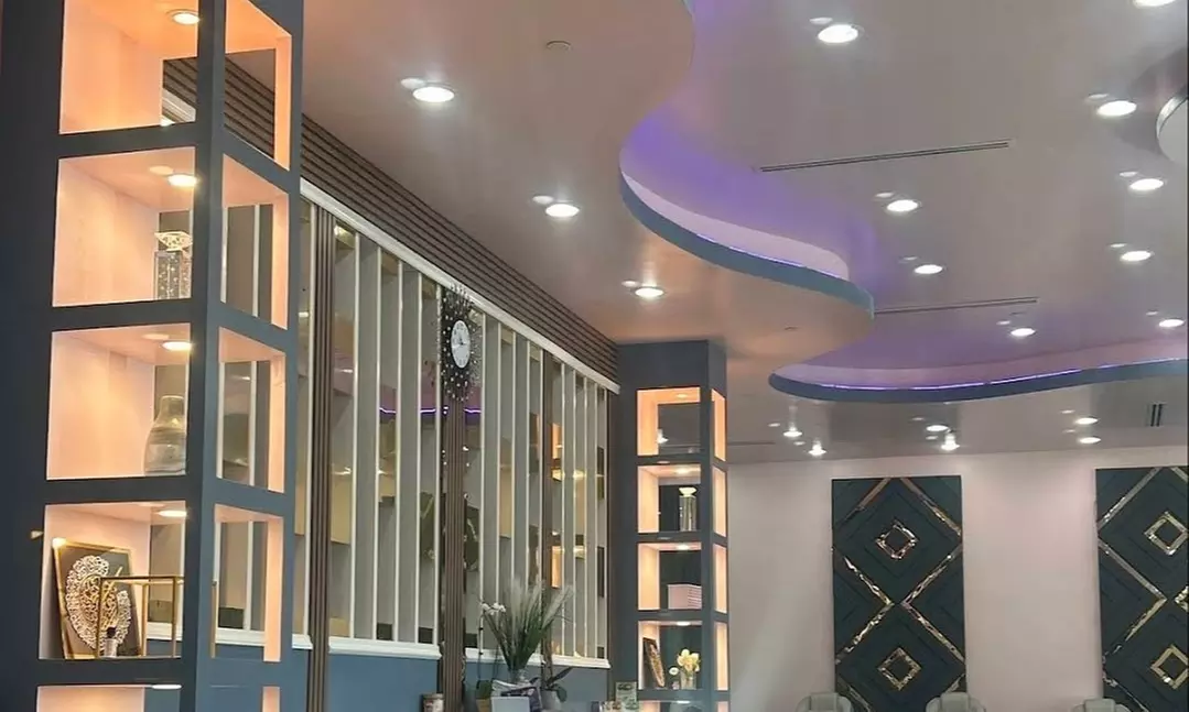 Full Set Classic or Hybrid Eyelash Extensions with or without Touch-Up