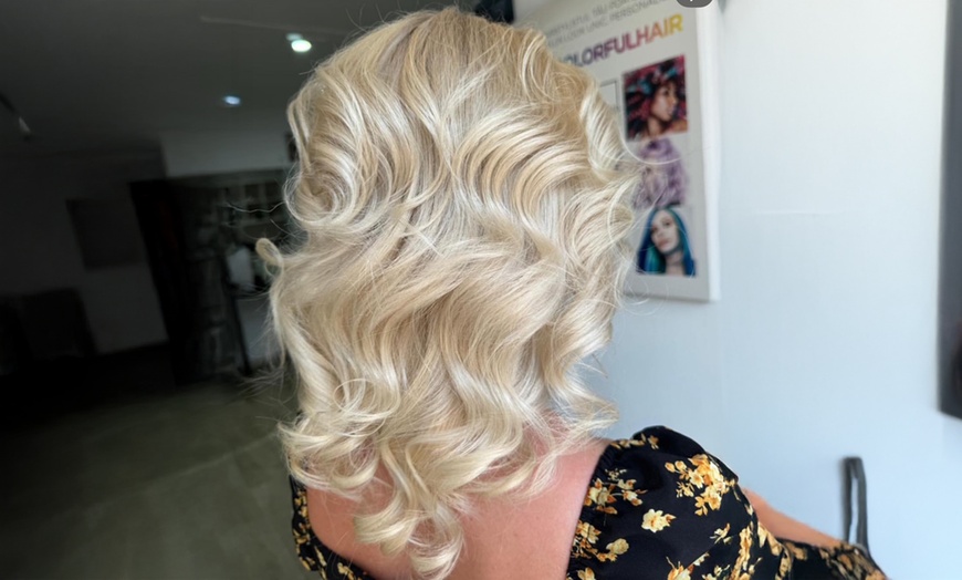 Image 14: Corte de pelo, peinado y opción a tinte de raíz, reflejos o balayage 