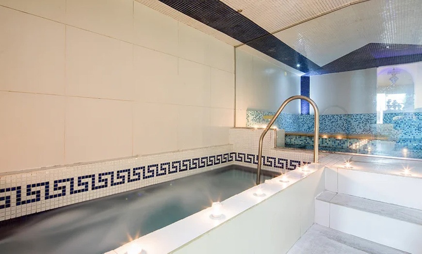 Image 12: Signature Fairmount Spa Massage (50 or 80 Minutes)