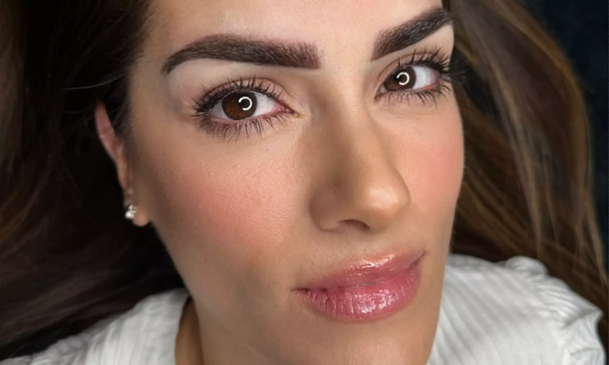 Micropigmentación de cejas o delineado de ojos (eyeliner)