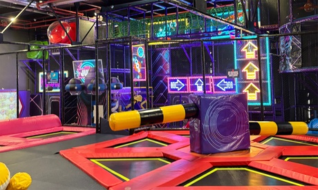 Para 1 persona: 1 hora de saltos en World Jump quadernillos de viernes a domingos y festivos