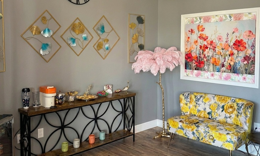 Image 2: Solo/Couples: 45 Min Deep Tissue Massage w Hot Stone & Essential Oils