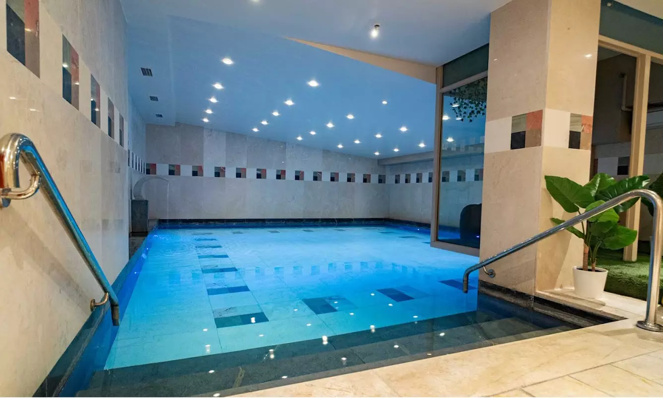 30 or 50-Minute Japanese Head Massage w/ Optional Choice of Treatment