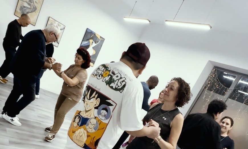 Image 5: Clases de bachata y salsa iniciación 