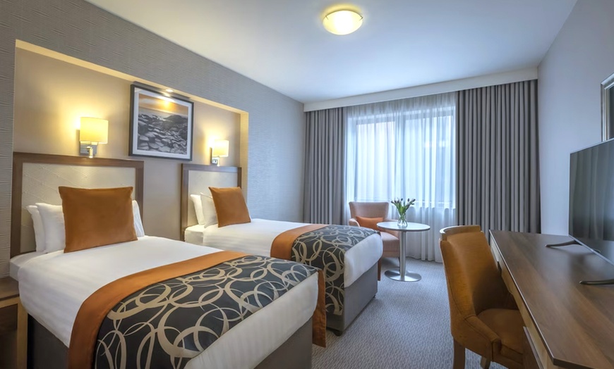 Image 7: 4* Belfast: Deluxe or Executive Double Stay with Breakfast & Dinner 