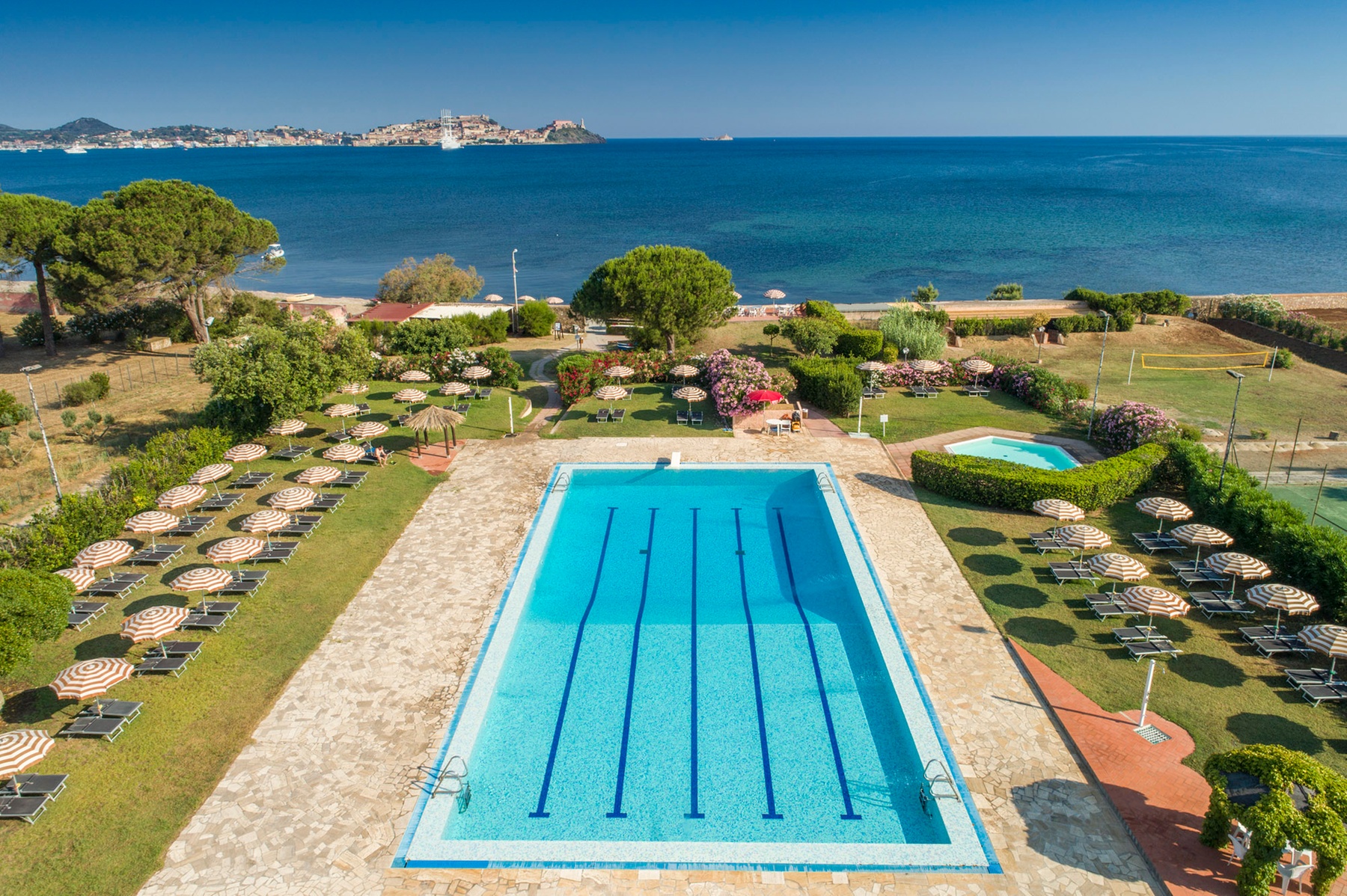 Isola d'Elba 4*: fino a 7 notti con mezza pensione e spiaggia