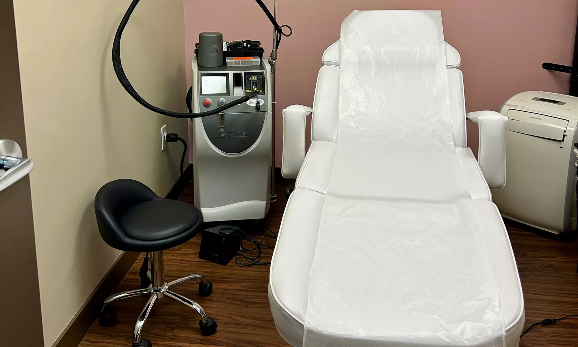 Four Laser Hair Removal Sessions Small Area - 10, 20 or 15-Mins Each