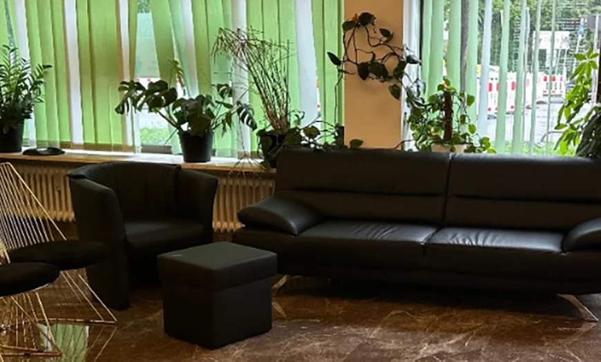 Image 3: 60 Min. Wimpern- oder Augenbrauen-Lifting inkl. Färben für 1 Person