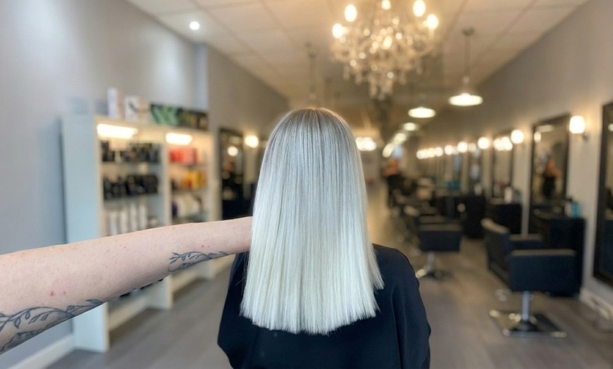 Image 6: Deep Conditioning & Blowdry with Single Session Highlights or Touch Up