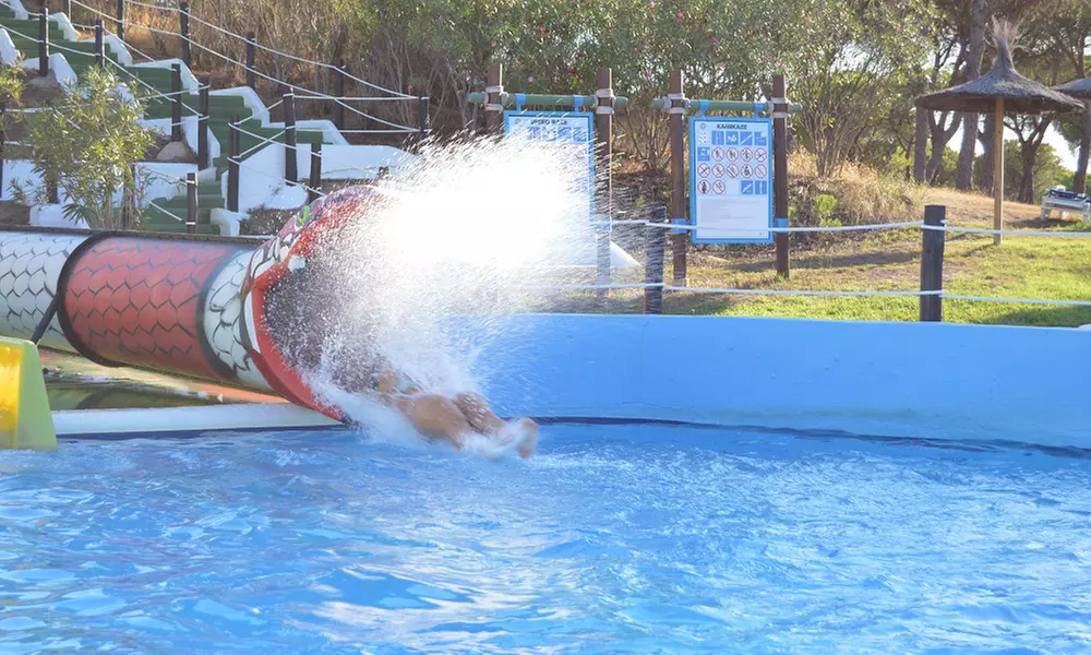Adrenalina y diversión en Aquópolis Cartaya: entrada júnior o adulto