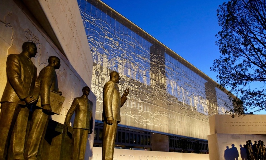 Image 7: Explore DC's Iconic Monuments with Door-To-Door Transportation 
