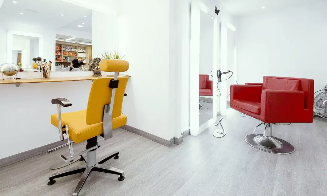 Sesión de peluquería con lavado y corte y opción a mascarilla y masaje