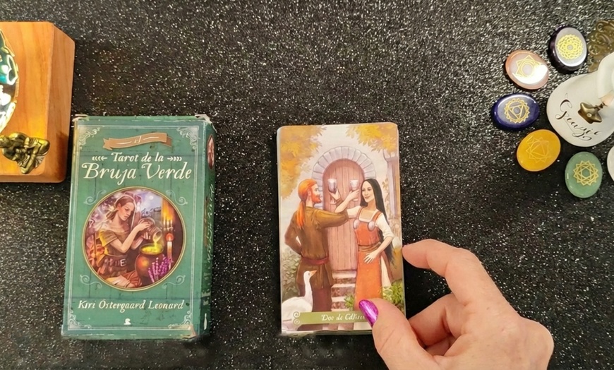 Image 2: Sesión de tarot, carta natal o limpieza energética por teléfono para 1