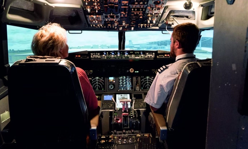 Image 6: Flight Simulator Experience at SimAir737