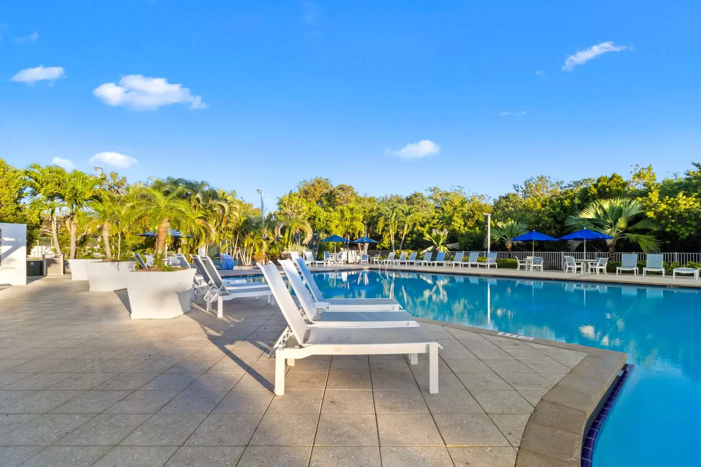 Ocean Pointe Suites: Your Key Largo Getaway
