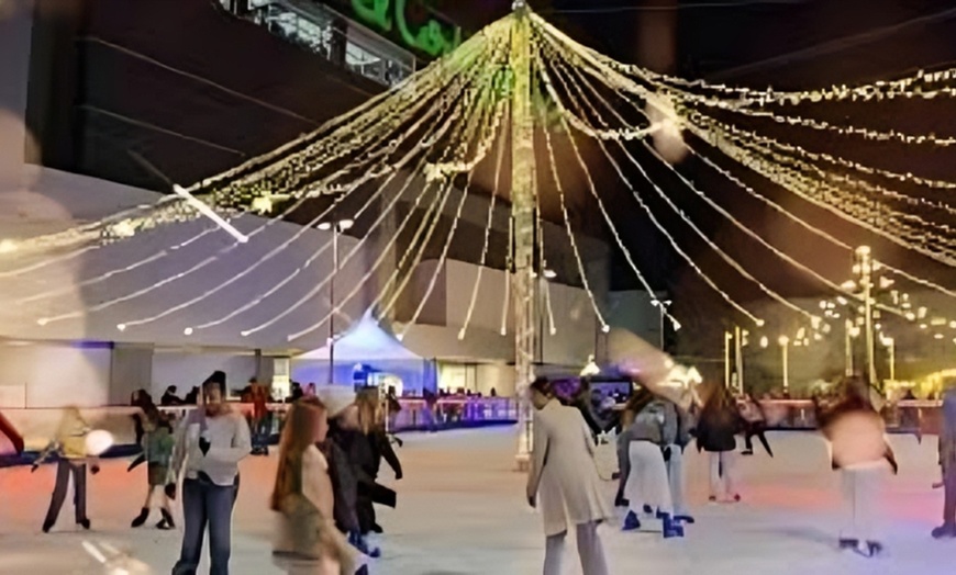 Image 4: Acceso de 30 minutos a patinaje sobre hielo para 1 o 2 personas