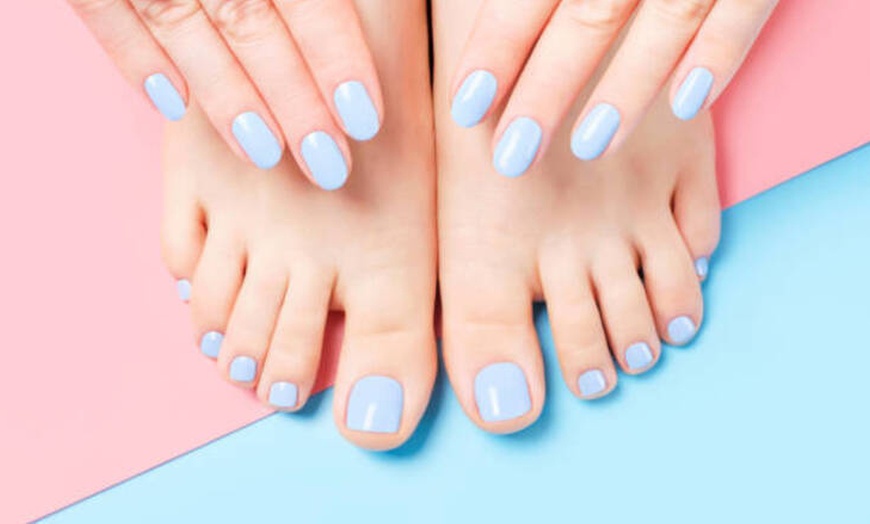 Image 8: Sesión de manicura y/o pedicura normal o semipermanente