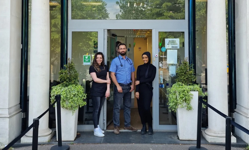 Image 6: Cryolipolysis Fat Freezing Treatment with One or Two Heads