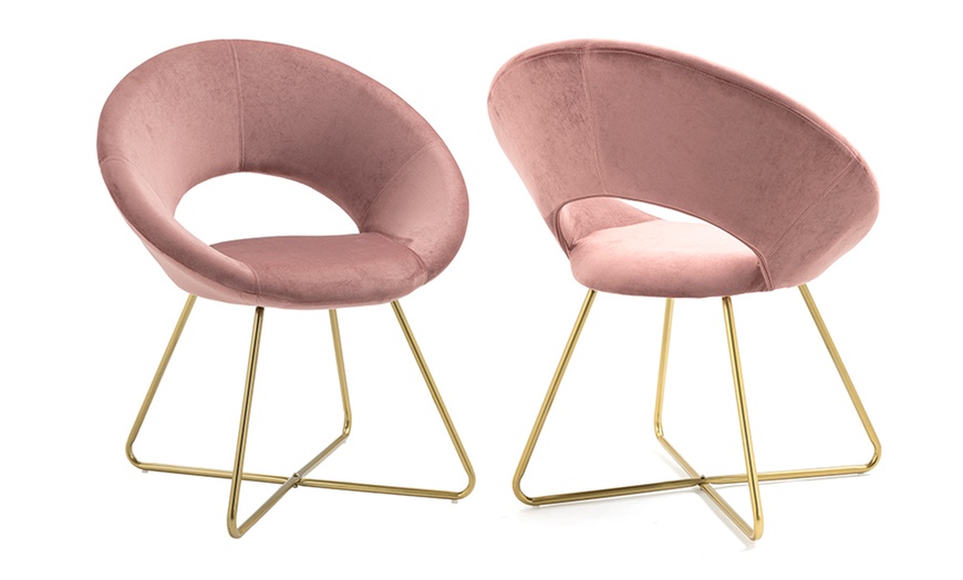 Image 4: Butaca circular con acabado de terciopelo y estructura en metal dorado