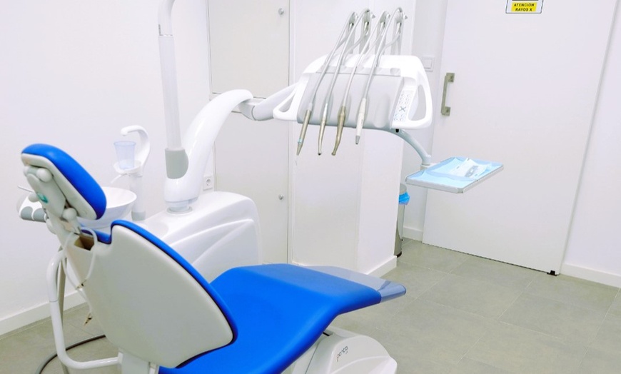 Image 5: Blanqueamiento dental con led en Clínica Dental Odontoss