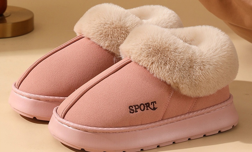 Image 11: Padded furry non-slip shoes