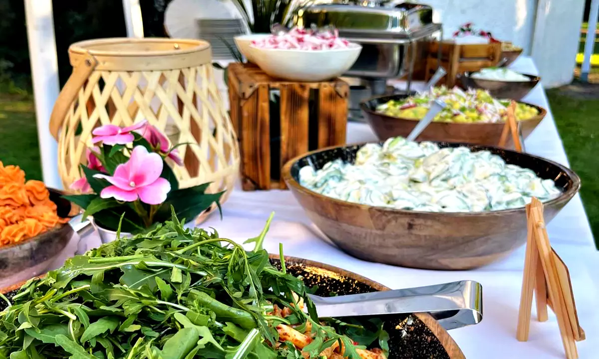 3 Std. Buffet inkl. Getränkeflat & DJ ROBSN Live für 1 bis 4 Personen