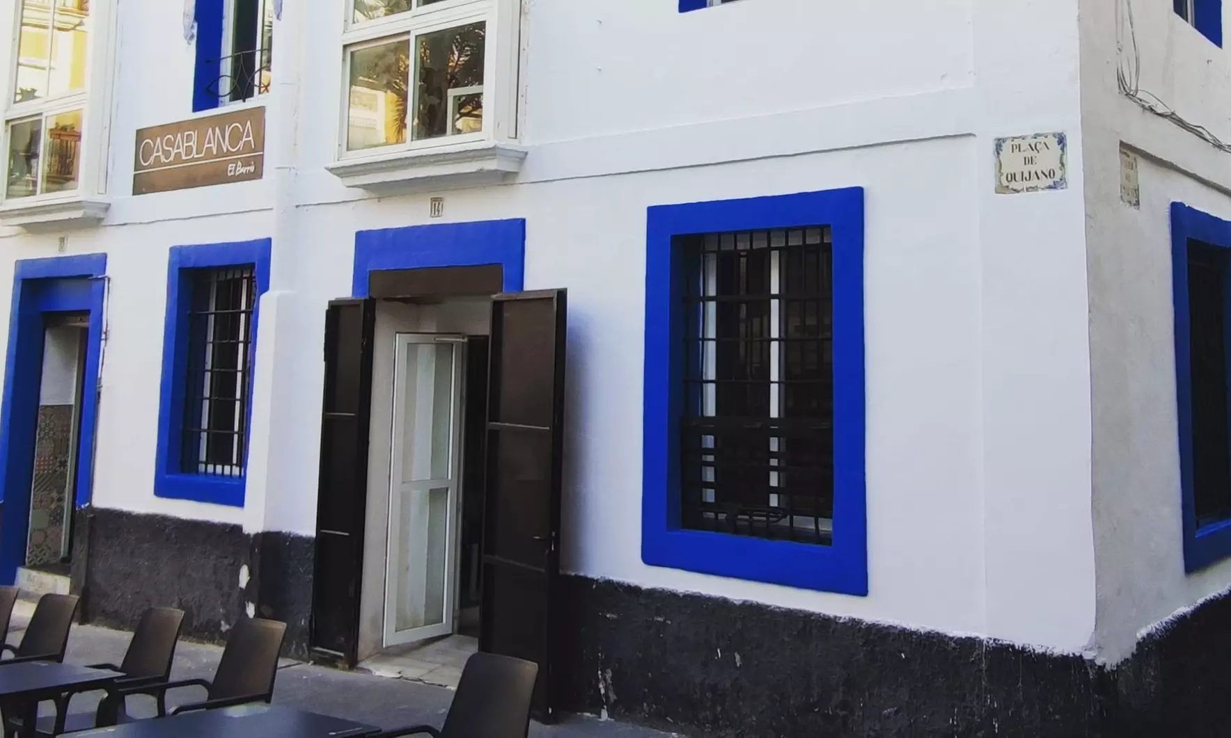 Menú para 2 o 4 en casco antiguo de Alicante con postre y vino