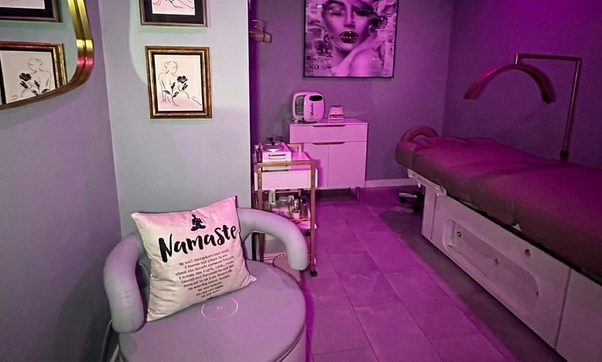 Image 3: Radiant Skin with Luxe Facials: Korean Glow or Velvet Dermaplaning