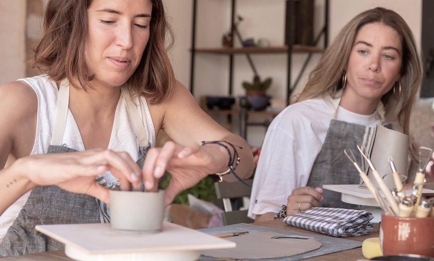Image 11: Taller creativo de cerámica y vino Wine & Clay para 1 o 2 personas