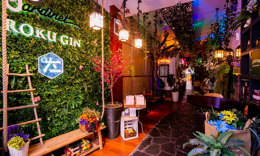 Image 5: Menú mediterráneo para 2 personas con 6 platos a elegir y bebida