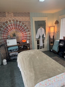 1 60 Minute  Therapeutic  Massage - Om Therapy