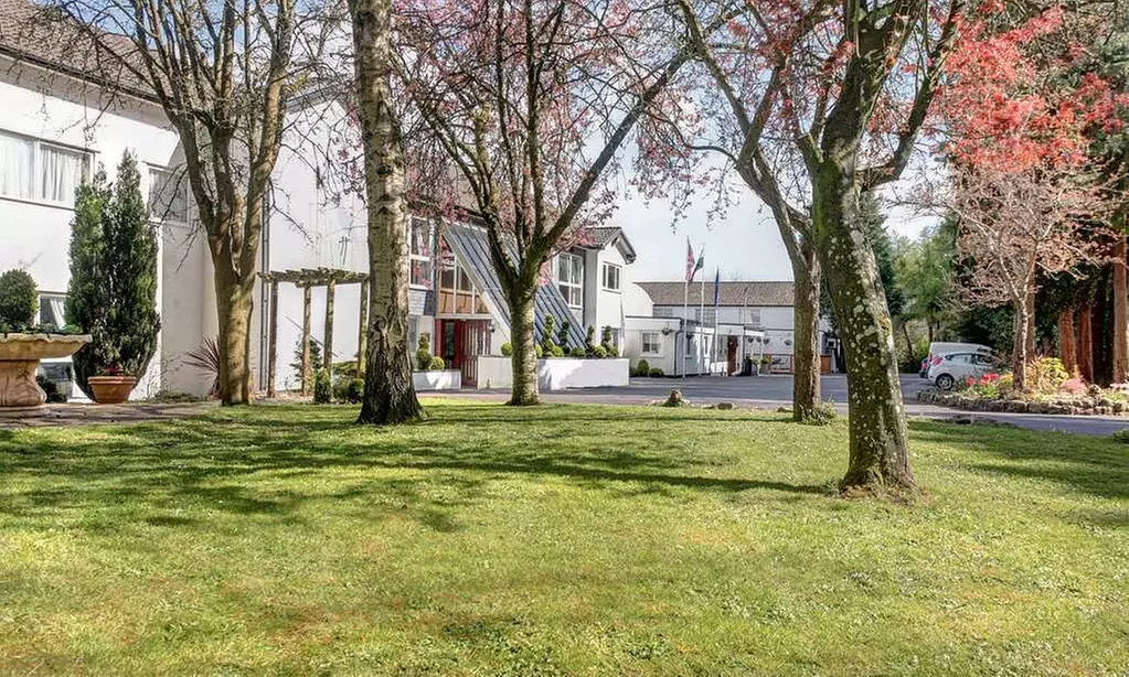 Glamorgan, South Wales: 1 Night Spa Break for 2 Food & Treatments!