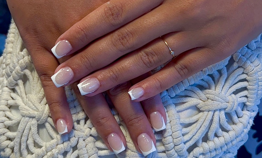 Image 6: Pose de vernis semi-permanent sur les mains et/ou les pieds