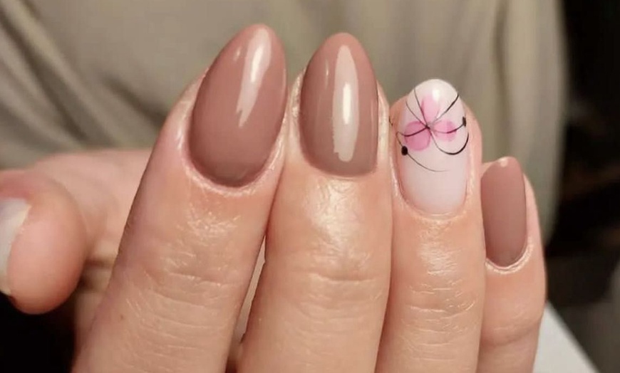 Image 5: Profesjonalny manicure hybrydowy w ponad 400 kolorach do wyboru