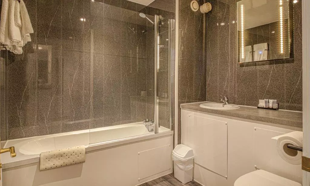 West Yorkshire: 4* Standard Double or Twin Room with Breakfast & Wi-Fi