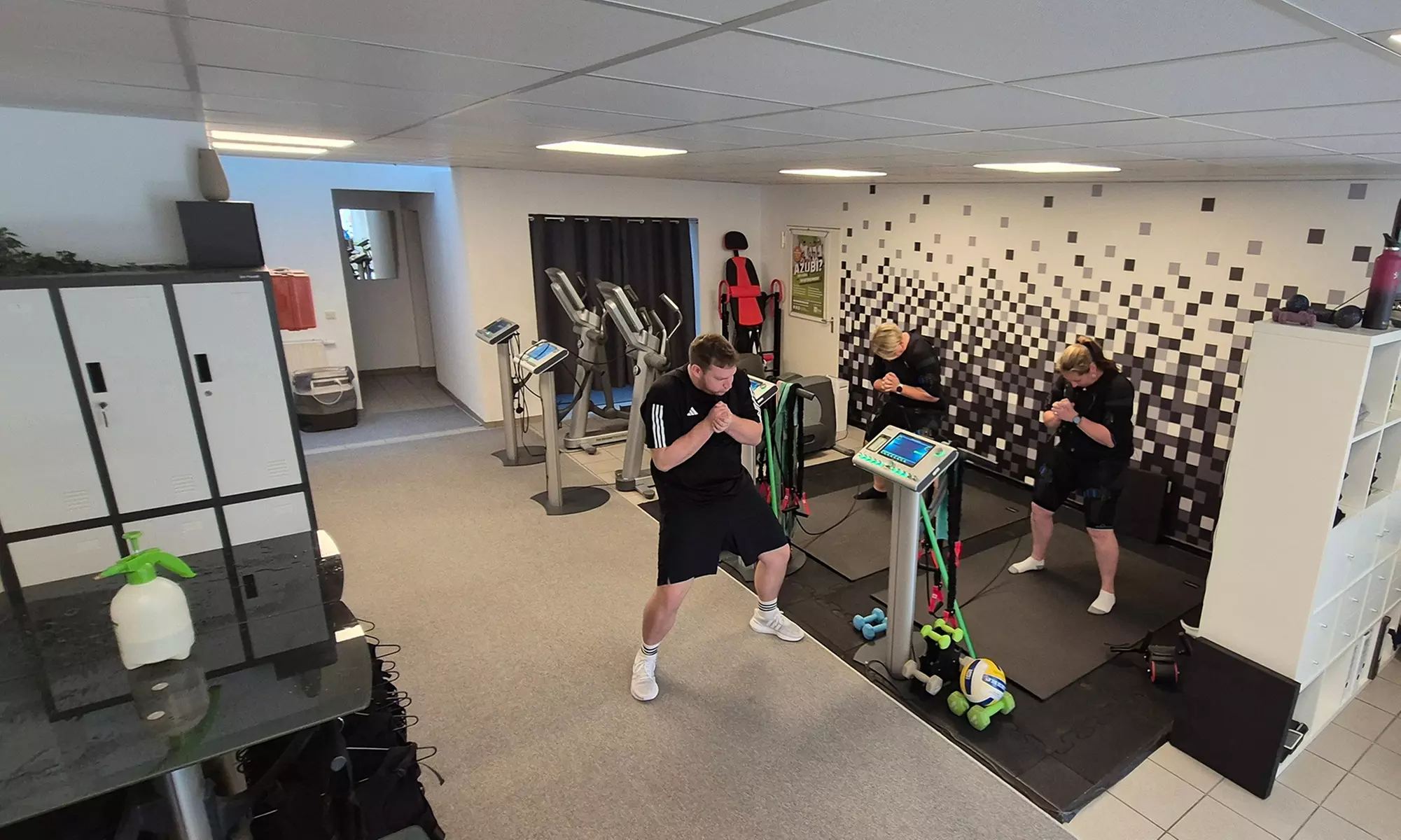 4 oder 8x EMS-Training inkl. Trainingsbekleidung, Handtuch & Wasser