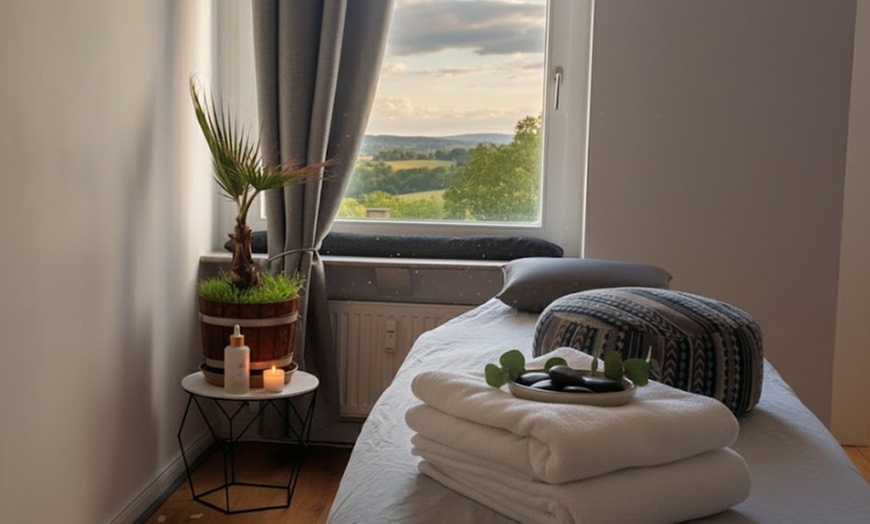 Image 4: 45 oder 90 Min. Lomi Lomi Nui Ganzkörpermassage für 1 Person