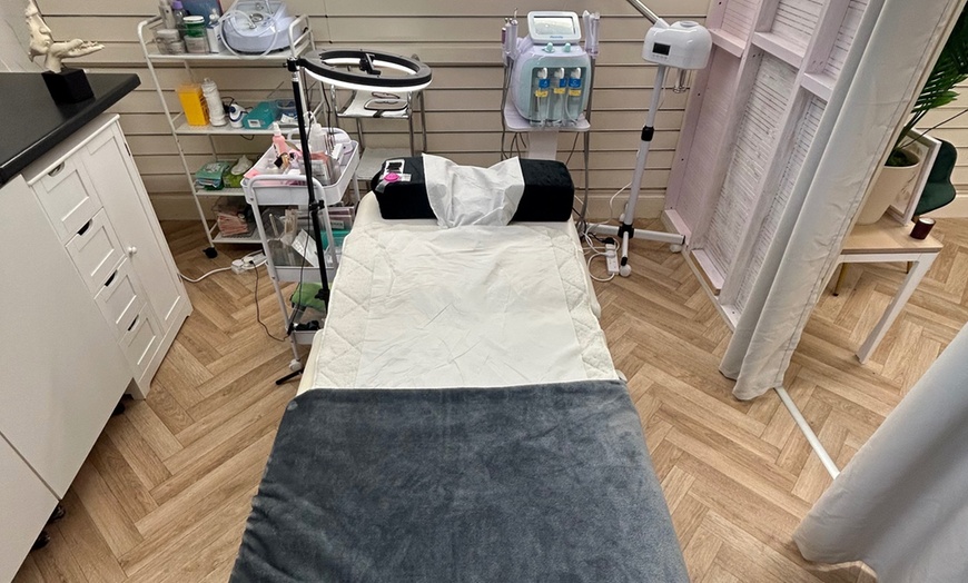 Image 3: Double the Bliss: Spa Treatment and Facial Combo( 30- or 60-minute)