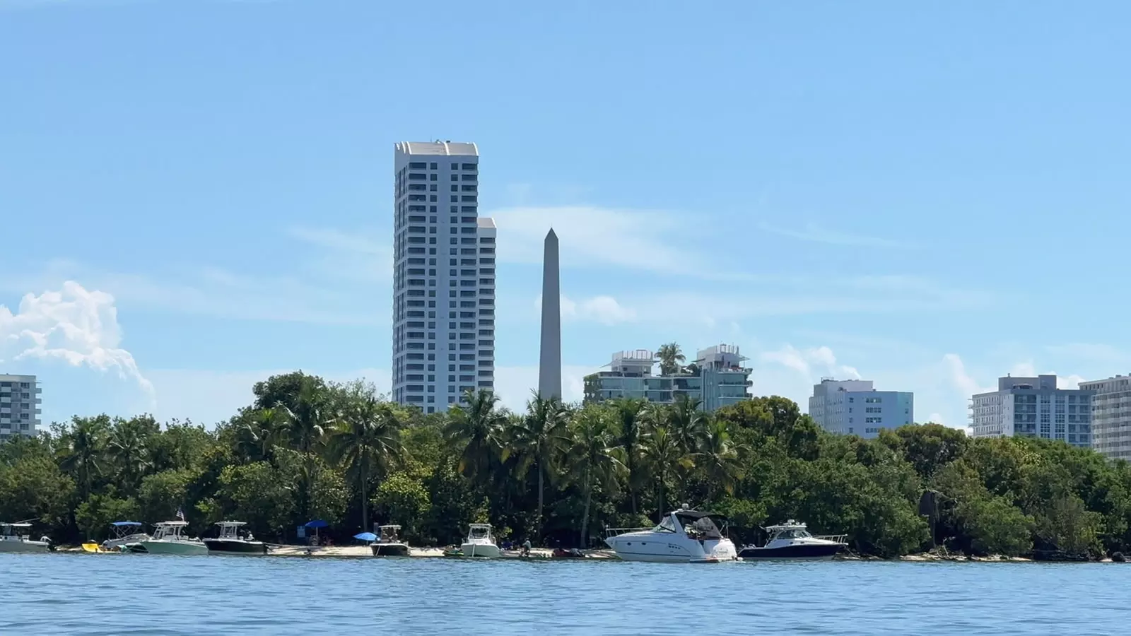 Experience 3 or 4-Hour Romantic Sunset Boat for Up to 4 People