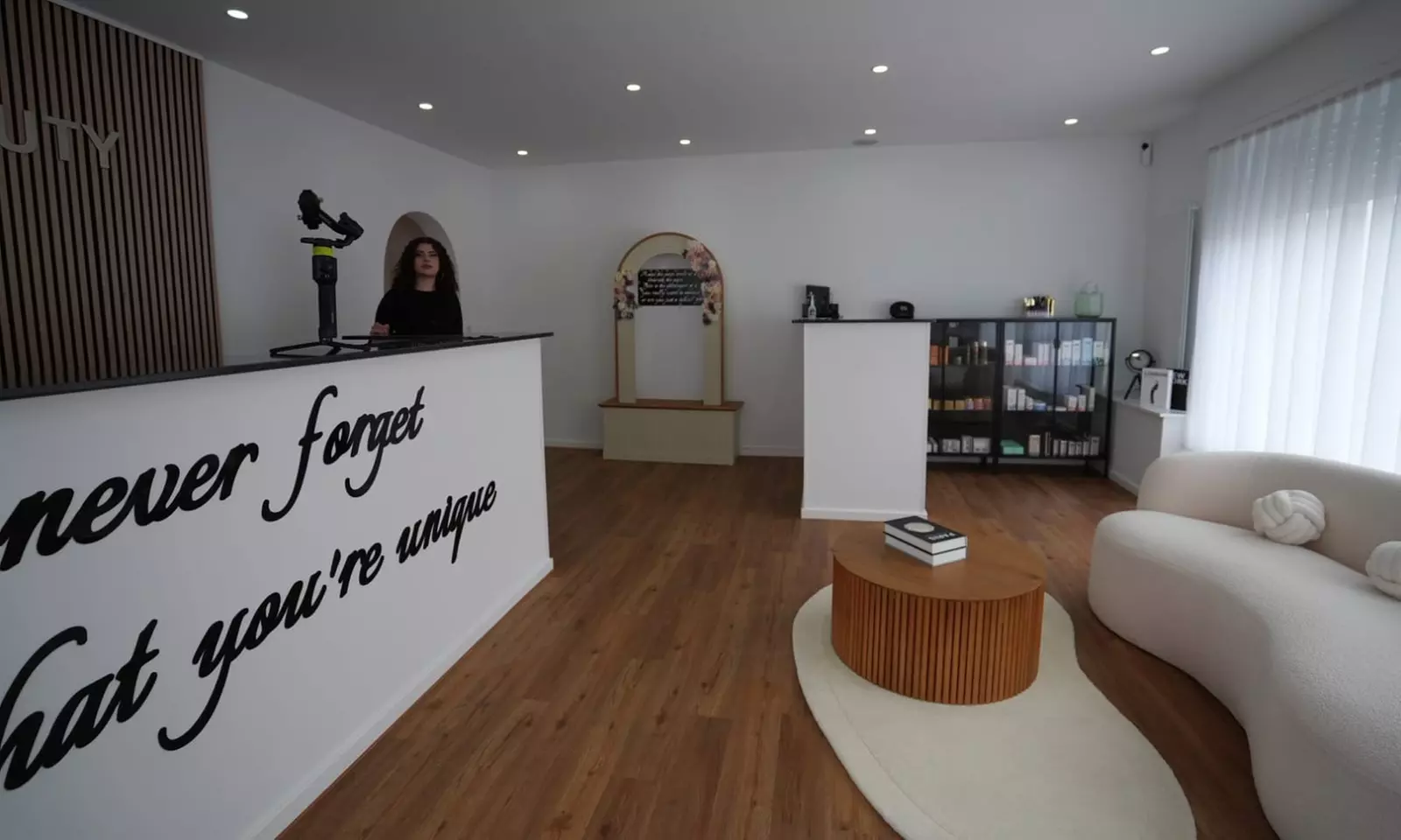 Plasma-Pen-Behandlung für Ober- oder Unterlid oder für Altersflecken für 1 Person (bis zu 47% sparen) - Primary Image