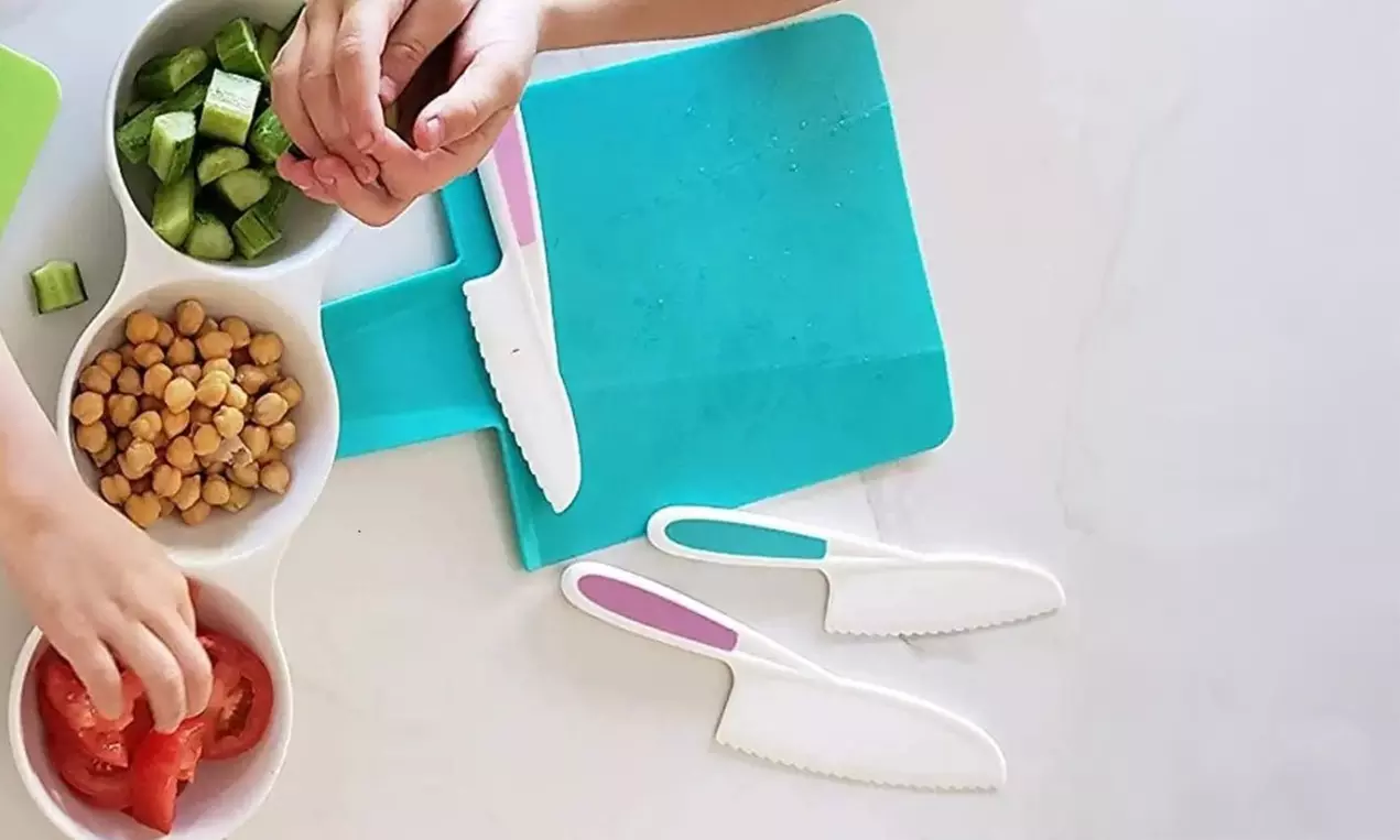 Tovla Jr. 3-Piece Nylon Kitchen Baking Knife Set for Kids in 3 Sizes & Colors