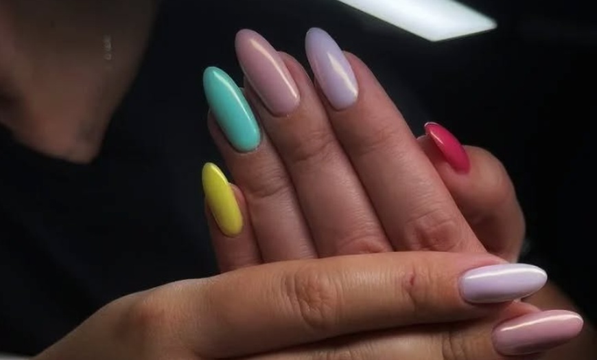 Image 4: Mani- und Pediküre mit optionalem Gellack, Fußmaske und Getränk